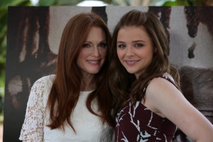 Julianne Moore ja Chloe Grace Moretz kauhistuttavat Carrie-kauhuelokuvassa.