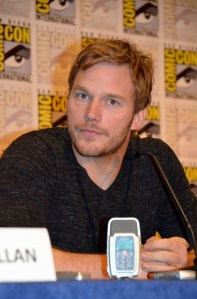 Chris Pratt esittää ensi vuonna ensi-iltansa saavassa Guardians of the Galaxy -leffassa ihmisen ja avaruusolennon jälkeläistä, Peter Quillia. ”Hänellä oli vaikea lapsuus, mutta nyt hän matkustaa ympäri avaruutta ja flirttailee kauniiden avaruusoliotyttöjen kanssa”, Chris vitsaili Comic-Conissa. Hän on ollut kovalla kuntokuurilla viimeiset puoli vuotta.