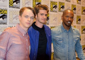 Ensi toukokuussa ilmestyvä The Amazing Spider-Man 2 vie Hämähäkkimiehen uusiin seikkailuihin. ”Viime vuonna ilmestyneessä filmissä halusimme kertoa tutun tarinan siitä, kuinka Peter Parkerista tuli Hämähäkkimies. Oli haastavaa kuvata stoori, jonka Tobey Maguire oli jo kertaalleen tehnyt hyvin kymmenisen vuotta sitten. Uudessa elokuvassa pääsemme kertomaan erilaisen tarinan ja se on jännittävää”, elokuvan nimikko-osassa nähtävä Andrew Garfield (kesk.) kertoi Comic-Conissa. Kuvassa myös Hämiksen lapsuudenystävänä nähtävä Dane DeHaan (vas.) ja päävihollista, Elektro, esittävä Jamie Foxx.