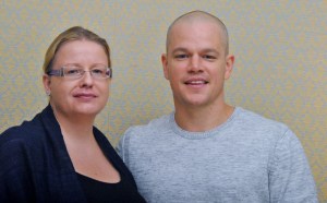 Vanha kuva kahden vuoden takaa, kun Matt Damon kuvasi Elysium-elokuvaa. Minua jännitti vielä silloin niin paljon näissä pönötyskuvissa, että näytän ”hieman” ylimieliseltä.