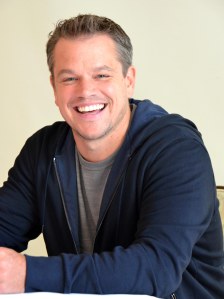 Matt Damon on aina ollut sympaattinen, mutta ujon puoleinen. Viime aikoina hänestä on kehkeytynyt varsinainen vitsiniekka. Lienee ottanut mallia kaveriltaan George Clooney’lta. Silti, vain harvoin Suomen sukuinen näyttelijä paljastaa näin leveästi täydellisen hammasrivistönsä. Syy siihen saattaa olla myös kuukauden kestänyt kesäloma perheen kanssa Costa Ricassa. Matt nähdään elokuussa kahdessa elokuvassa, Elysium-toimintapätkässä ja My Life with Liberace -ihmissuhdedraamassa. 