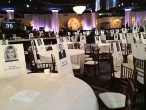 Tänään vain pahvinpalasia, mutta huomenna Beverly Hilton -hotellin International Ballroom on täynnä Golden Globe -gaalaan osallistuvia tähtiä.