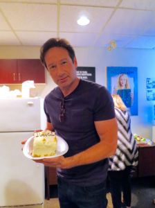 Sarjan miespääosan esittäjä, David Duchovny, täytti 55 vuotta. 
