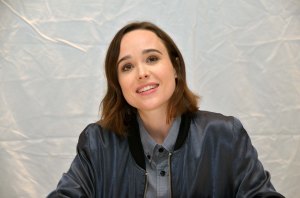 Ellen Page, toinen Freeheld-elokuvan päänäyttelijä, rakastuu tositapahtumiin pohjautuvassa tarinassa vanhempaan naiseen, joka salailee seksuaalista suuntautumistaan, kunnes kuulee olevansa vakavasti sairas.